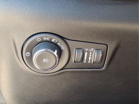 Used 2025 Jeep Compass Trailhawk AWD/4WD image 19