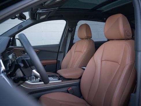 Used 2025 Audi Q7 2.0T Premium w/ Convenience Plus Package image 5