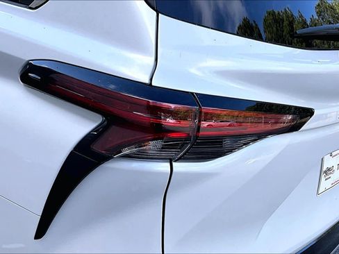 Used 2025 Toyota Sienna Platinum FWD image 29