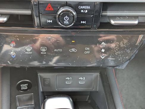Used 2025 Nissan Kicks SR FWD image 30