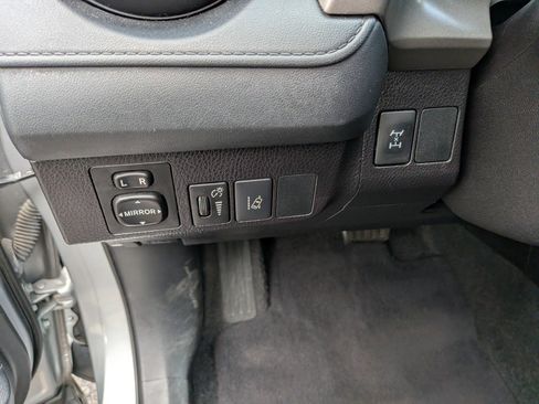 Used 2018 Toyota RAV4 LE image 33