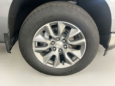 Used 2022 Chevrolet Silverado 1500 LT AWD/4WD image 11