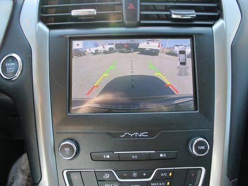 Used 2019 Ford Fusion SE image 21