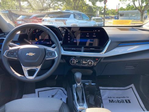 Used 2024 Chevrolet Trax LT w/ Driver Confidence Package FWD image 6
