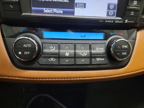 Used 2018 Toyota RAV4 Limited image 32