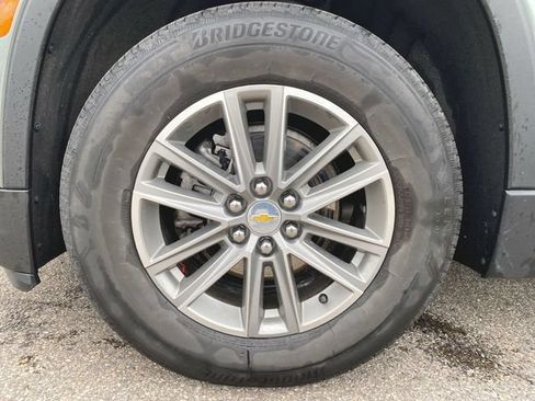 Used 2023 Chevrolet Traverse LT FWD image 13