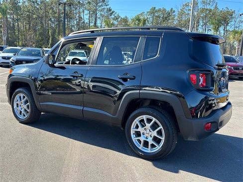 Used 2022 Jeep Renegade Latitude image 4