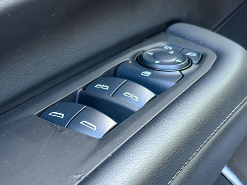 Certified 2025 Chevrolet Suburban LT AWD/4WD image 17