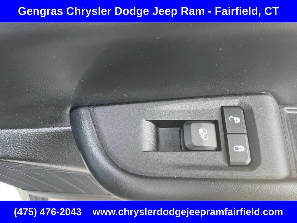 Used 2023 Jeep Grand Cherokee L Altitude AWD/4WD image 24