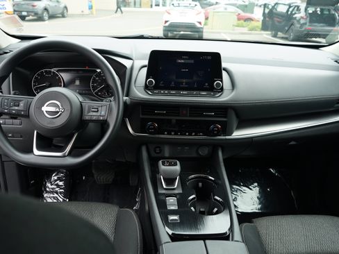 Used 2024 Nissan Rogue SV image 19