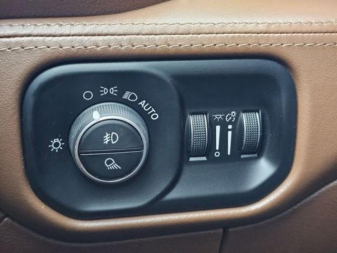 Used 2019 RAM 1500 Laramie Longhorn image 32