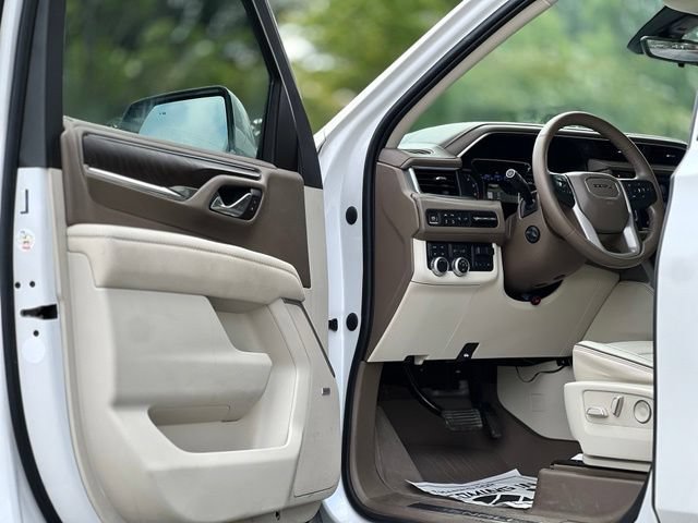 Used 2021 GMC Yukon Denali w/ Denali Premium Package AWD/4WD image 12