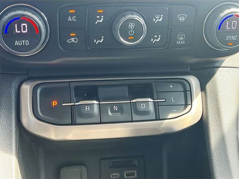 Used 2023 GMC Acadia Denali w/ Denali Ultimate Package image 17