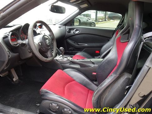 Used 2016 Nissan 370Z NISMO RWD image 11