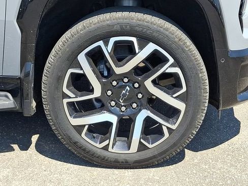Used 2025 Chevrolet Silverado EV RST AWD/4WD image 29