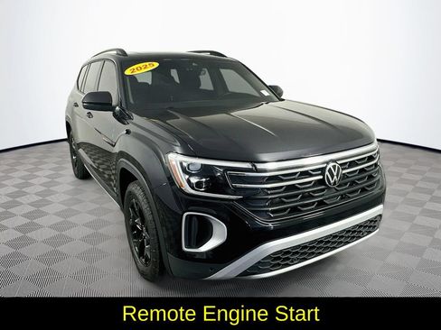 Used 2025 Volkswagen Atlas Peak Edition SE AWD/4WD image 3