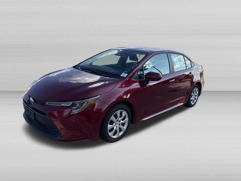 Used 2025 Toyota Corolla LE FWD image 9