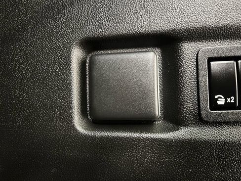 Certified 2022 Chevrolet Tahoe Z71 w/ Luxury Package image 35