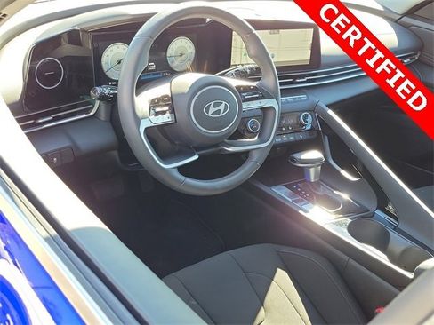 Certified 2025 Hyundai Elantra SEL image 3