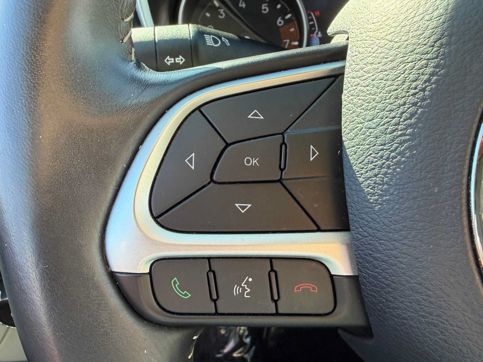 Used 2018 Jeep Compass Latitude w/ Popular Equipment Group FWD image 16