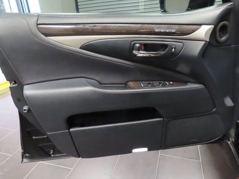 Used 2013 Lexus LS 460 L image 9