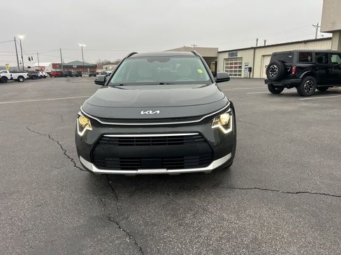 Used 2023 Kia Niro EX image 9