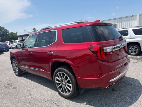 Used 2022 GMC Acadia Denali w/ Denali Ultimate Package FWD image 8