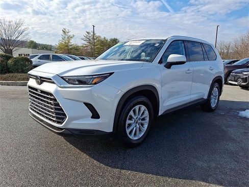 Certified 2024 Toyota Grand Highlander XLE image 3
