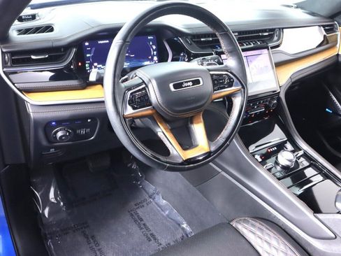 Used 2023 Jeep Grand Cherokee Summit AWD/4WD image 9