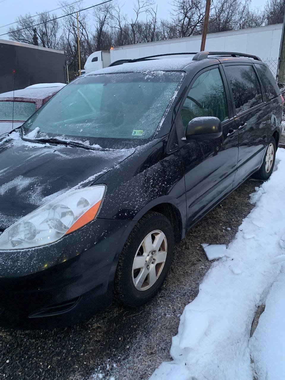 Used 2009 Toyota Sienna LE FWD image 1