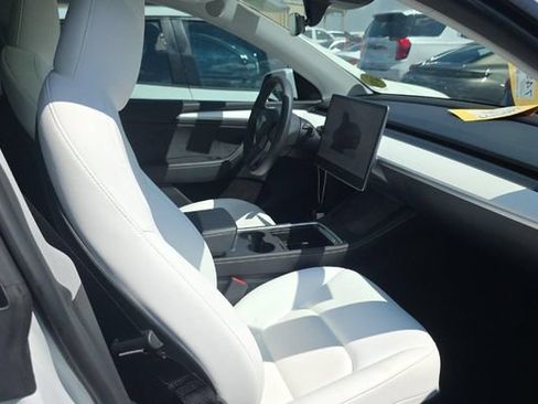 Used 2024 Tesla Model Y Performance AWD/4WD image 3