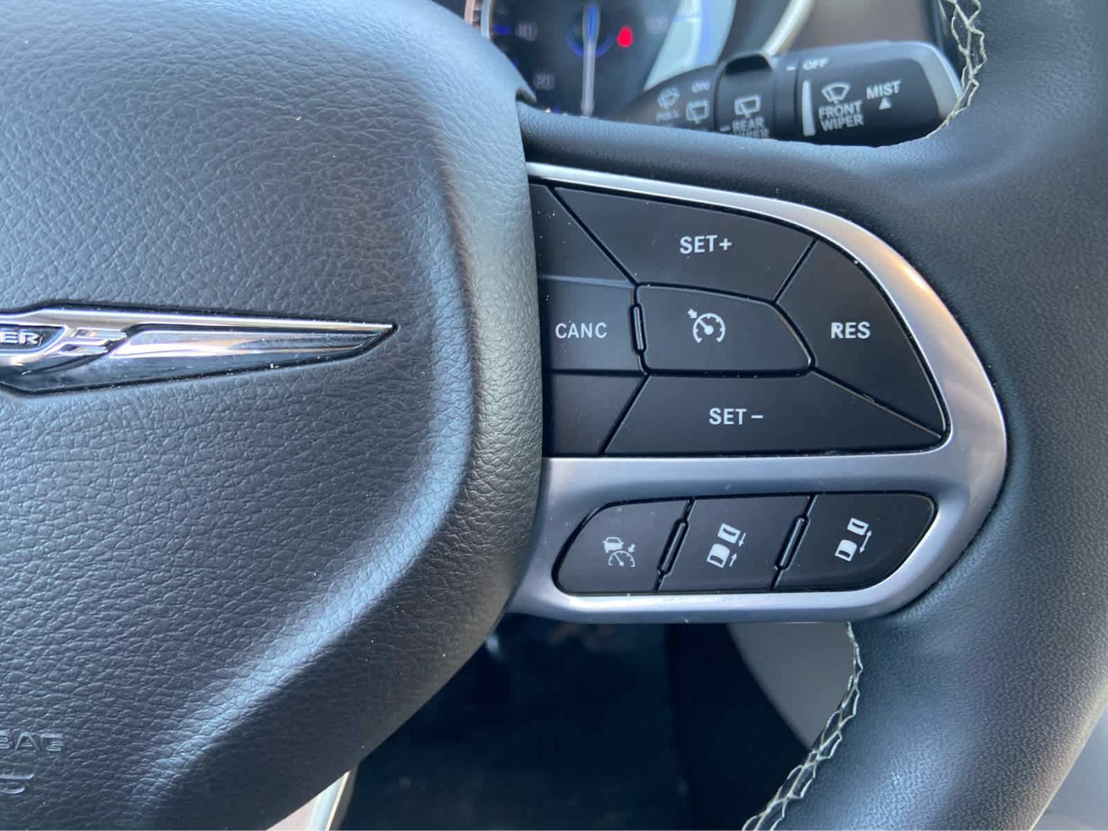 Used 2024 Chrysler Pacifica Touring-L FWD image 22