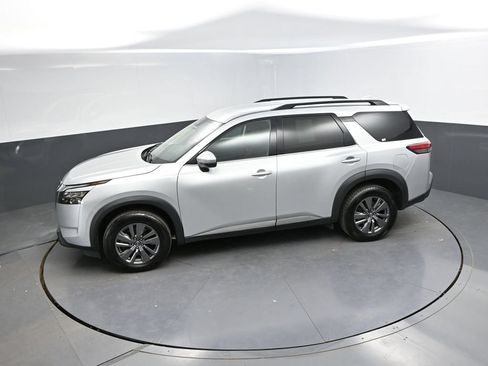 Used 2024 Nissan Pathfinder SV FWD image 27