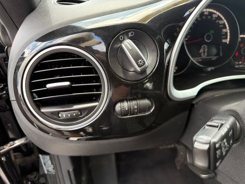 Used 2013 Volkswagen Beetle 2.5 FWD image 22
