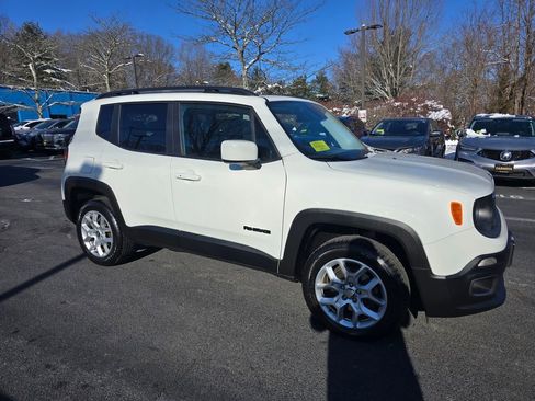 Used 2017 Jeep Renegade Latitude w/ Cold Weather Group image 5