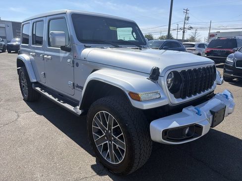 Used 2024 Jeep Wrangler High Altitude AWD/4WD image 7
