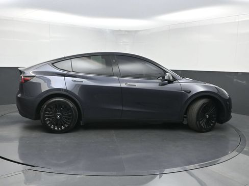Used 2024 Tesla Model Y Long Range AWD/4WD image 41
