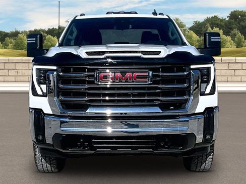 Used 2024 GMC Sierra 2500 SLE w/ SLE Convenience Package image 3