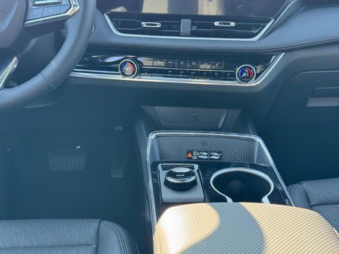 New 2026 Chevrolet Equinox LT w/ Convenience Package II image 10