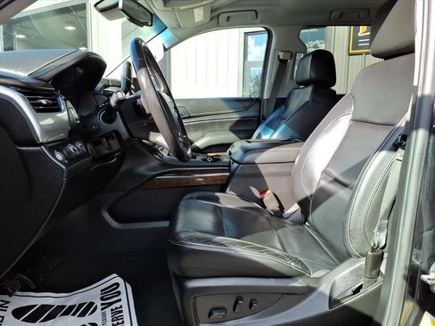 Used 2020 Chevrolet Suburban LT image 8