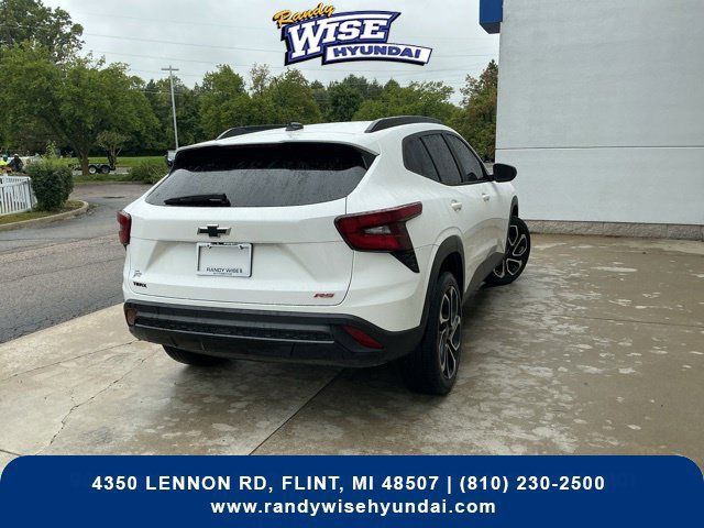 Used 2024 Chevrolet Trax RS FWD image 9