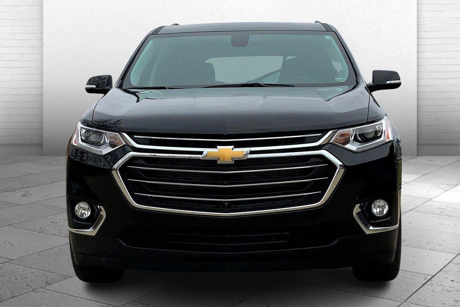 Used 2020 Chevrolet Traverse LT w/ LT Premium Package AWD/4WD image 2