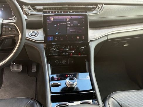 Used 2023 Jeep Grand Cherokee Limited w/ Luxury Tech Group II image 21