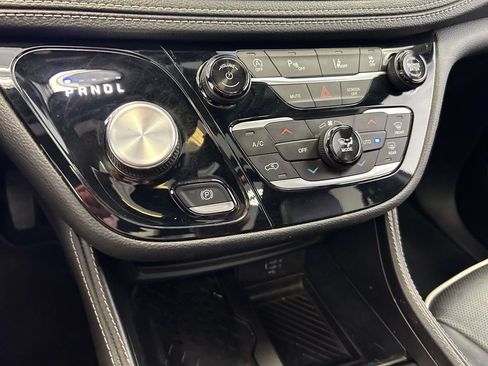 Used 2026 Chrysler Pacifica Limited FWD image 24