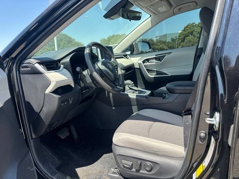 Used 2025 Toyota RAV4 XLE FWD image 7