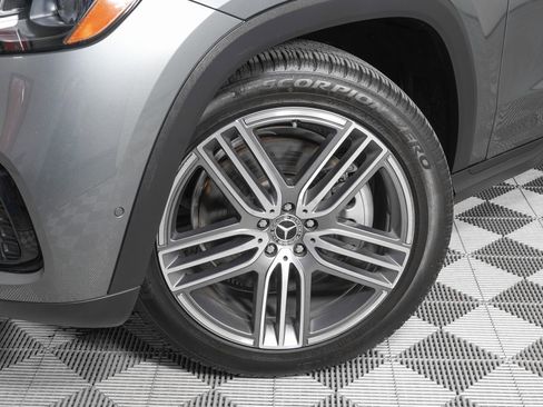 Used 2024 Mercedes-Benz GLS 450 4MATIC image 31