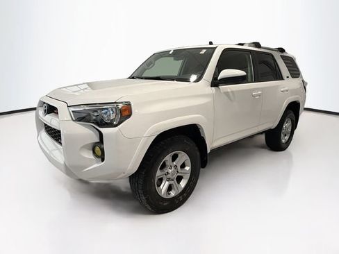 Certified 2017 Toyota 4Runner SR5 AWD/4WD image 3