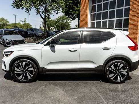 Used 2025 Volvo XC40 B5 Plus AWD/4WD image 38