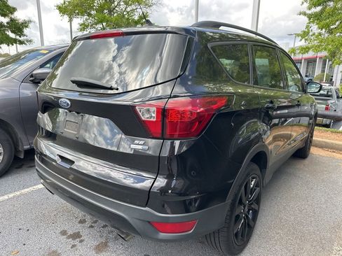 Used 2019 Ford Escape SE image 3