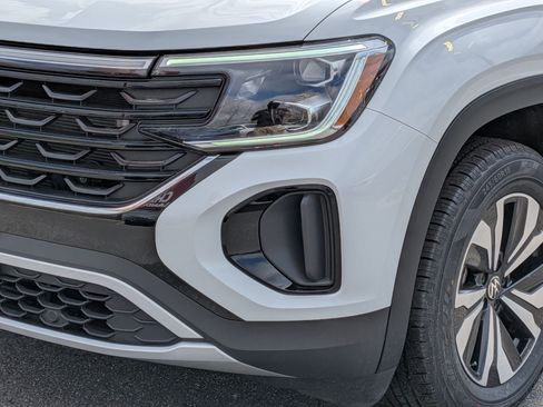 Used 2024 Volkswagen Atlas Cross Sport SE image 9